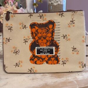 Coach vandal gummy large clutch nwot